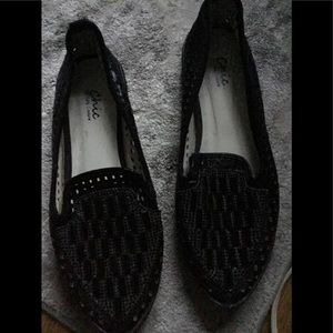 Pointy toe flats